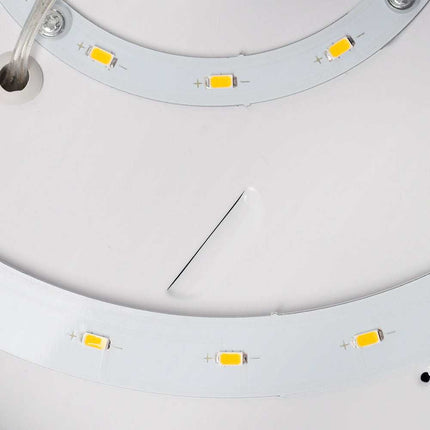 15W LED Square Light 9105 H979 white modern energy-efficient ceiling lamp with square design and cool white illumination